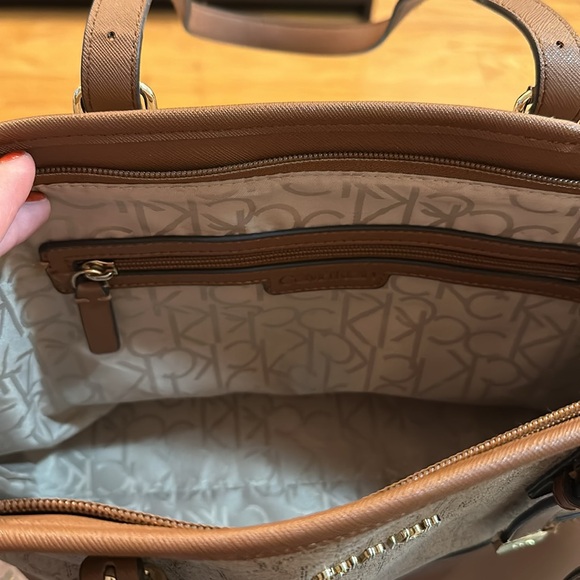 CALVIN KLEIN | Hudson Monogram Logo Tote Bag - Picture 5 of 6